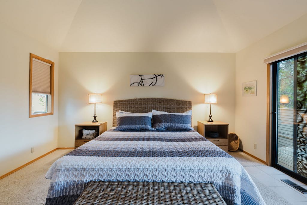 Perfectly Located Home - Enjoy a Private Hot Tub & SHARC Passes