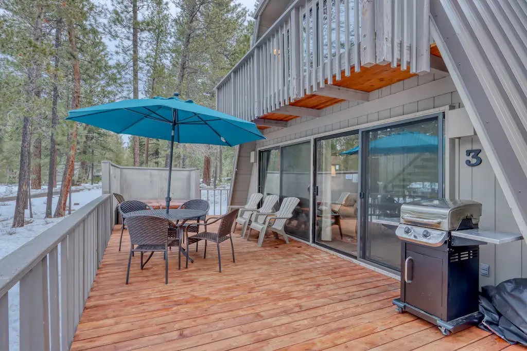 Cozy Family Cabin with Hot Tub, Bikes, Dog-Friendly, Free WIFI with SHARC passes