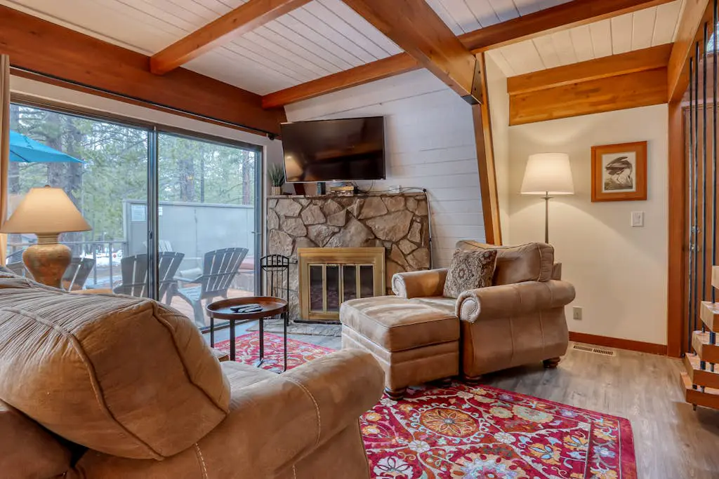Cozy Family Cabin with Hot Tub, Bikes, Dog-Friendly, Free WIFI with SHARC passes