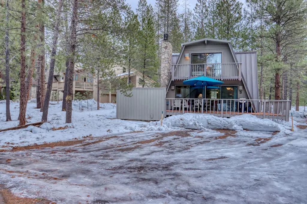 Cozy Family Cabin with Hot Tub, Bikes, Dog-Friendly, Free WIFI with SHARC passes
