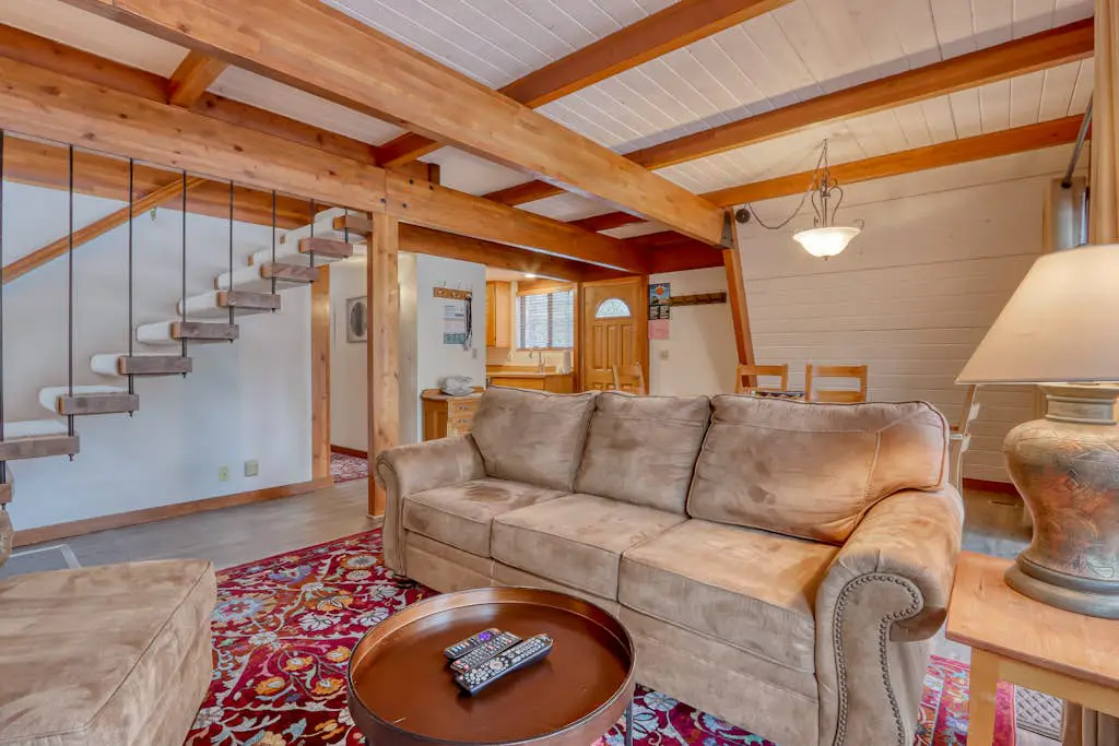 Cozy Family Cabin with Hot Tub, Bikes, Dog-Friendly, Free WIFI with SHARC passes