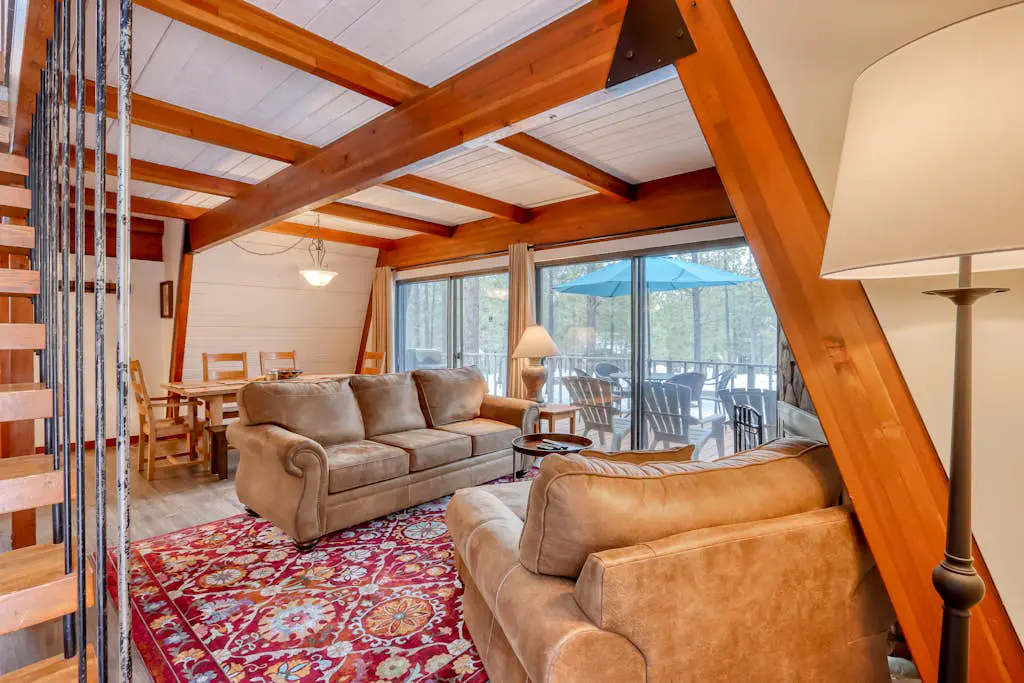 Cozy Family Cabin with Hot Tub, Bikes, Dog-Friendly, Free WIFI with SHARC passes