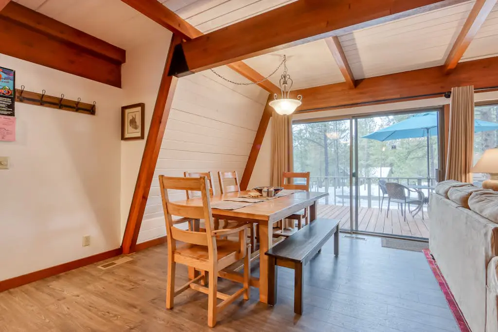 Cozy Family Cabin with Hot Tub, Bikes, Dog-Friendly, Free WIFI with SHARC passes