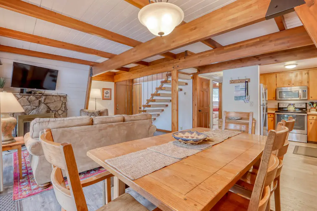 Cozy Family Cabin with Hot Tub, Bikes, Dog-Friendly, Free WIFI with SHARC passes