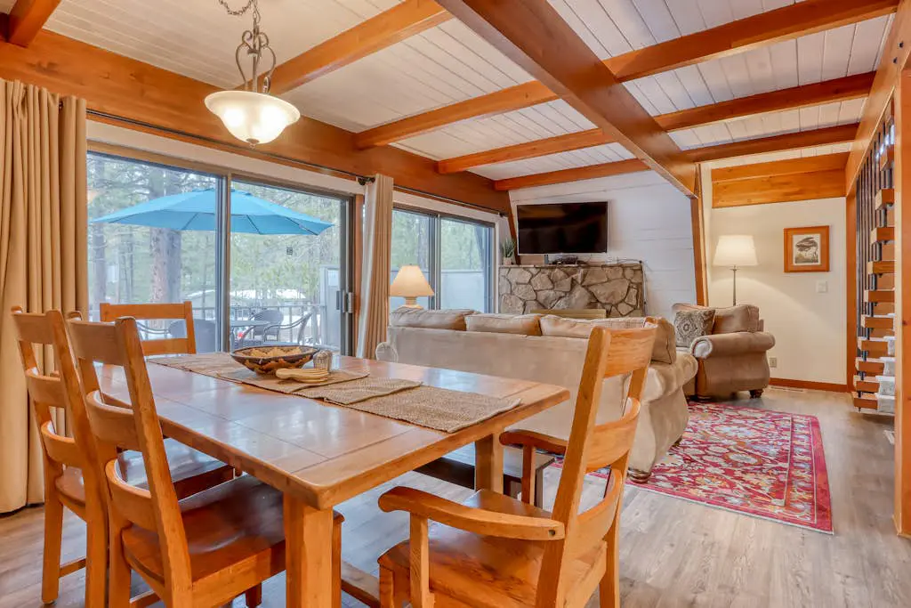Cozy Family Cabin with Hot Tub, Bikes, Dog-Friendly, Free WIFI with SHARC passes