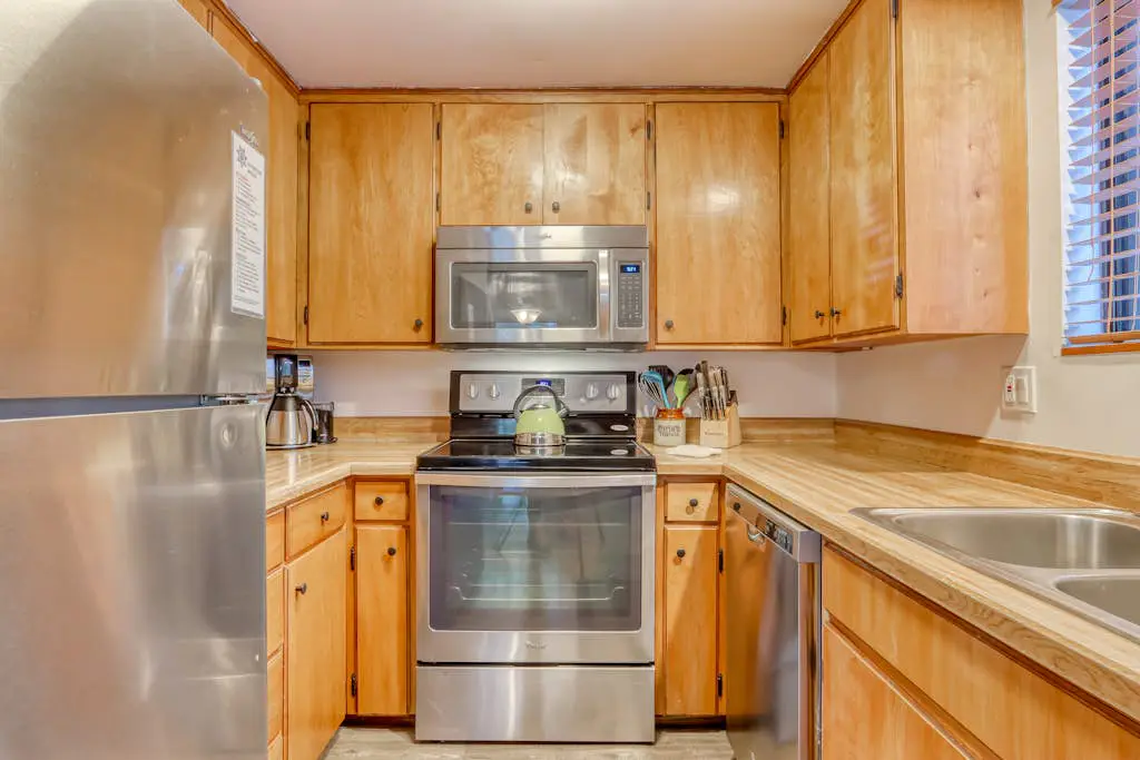 Cozy Family Cabin with Hot Tub, Bikes, Dog-Friendly, Free WIFI with SHARC passes