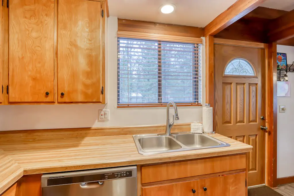 Cozy Family Cabin with Hot Tub, Bikes, Dog-Friendly, Free WIFI with SHARC passes