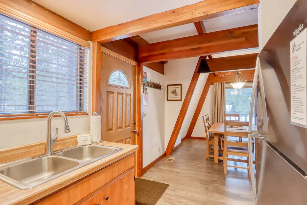 Cozy Family Cabin with Hot Tub, Bikes, Dog-Friendly, Free WIFI with SHARC passes