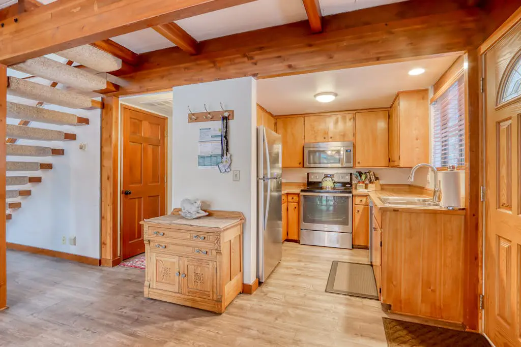 Cozy Family Cabin with Hot Tub, Bikes, Dog-Friendly, Free WIFI with SHARC passes