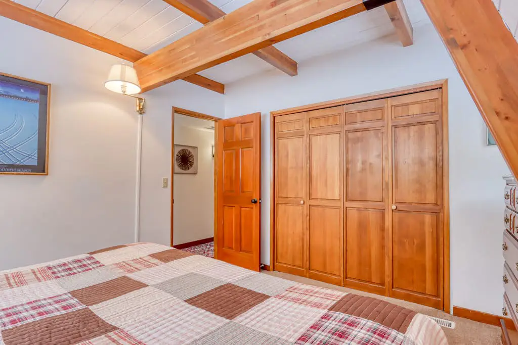 Cozy Family Cabin with Hot Tub, Bikes, Dog-Friendly, Free WIFI with SHARC passes