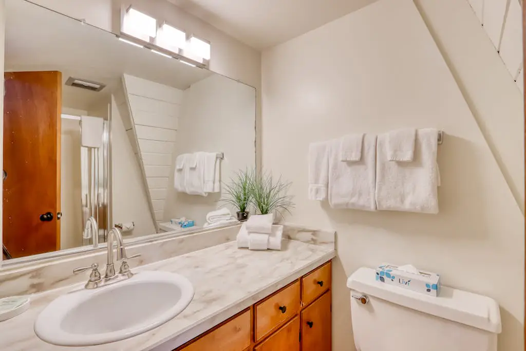 Cozy Family Cabin with Hot Tub, Bikes, Dog-Friendly, Free WIFI with SHARC passes