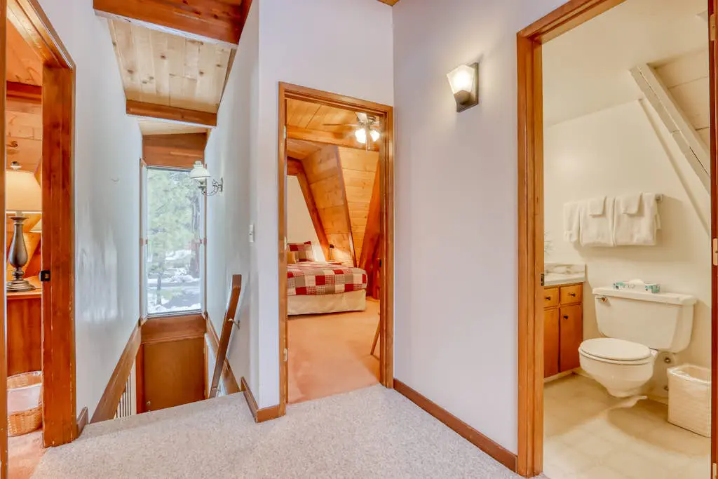Cozy Family Cabin with Hot Tub, Bikes, Dog-Friendly, Free WIFI with SHARC passes