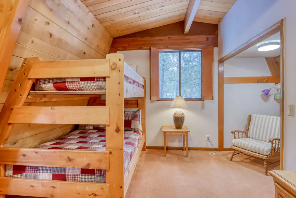 Cozy Family Cabin with Hot Tub, Bikes, Dog-Friendly, Free WIFI with SHARC passes