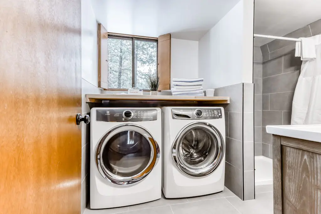 Cozy Family Cabin with Hot Tub, Bikes, Dog-Friendly, Free WIFI with SHARC passes