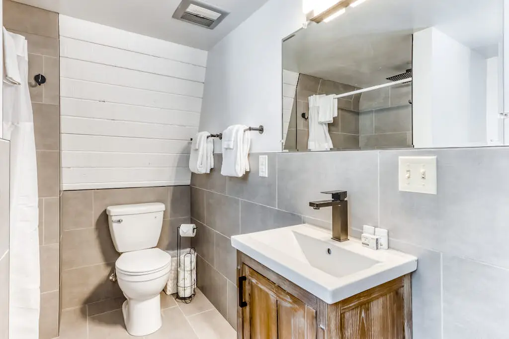 Cozy Family Cabin with Hot Tub, Bikes, Dog-Friendly, Free WIFI with SHARC passes