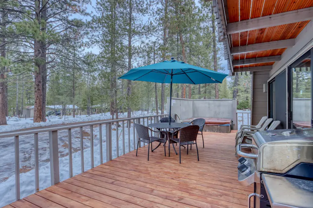 Cozy Family Cabin with Hot Tub, Bikes, Dog-Friendly, Free WIFI with SHARC passes
