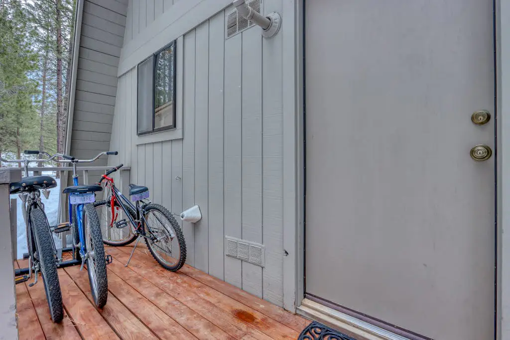 Cozy Family Cabin with Hot Tub, Bikes, Dog-Friendly, Free WIFI with SHARC passes