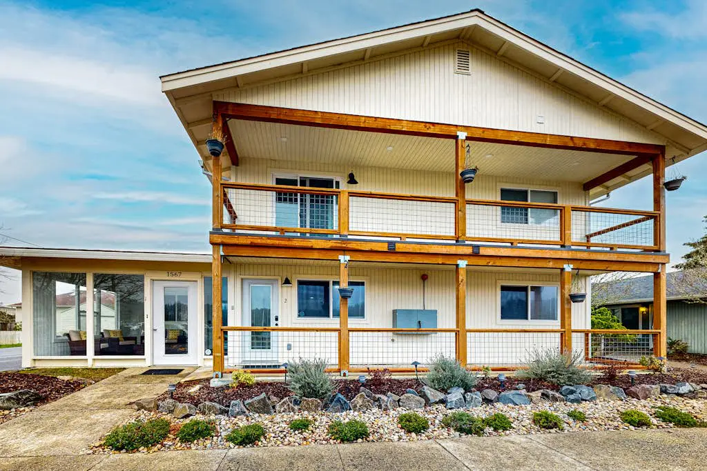 Family-friendly condo with kitchen, close to river, downtown & WIFI