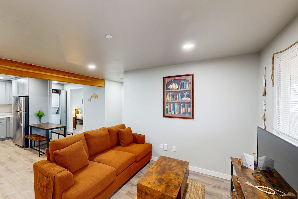 Family-friendly condo with kitchen, close to river, downtown & WIFI