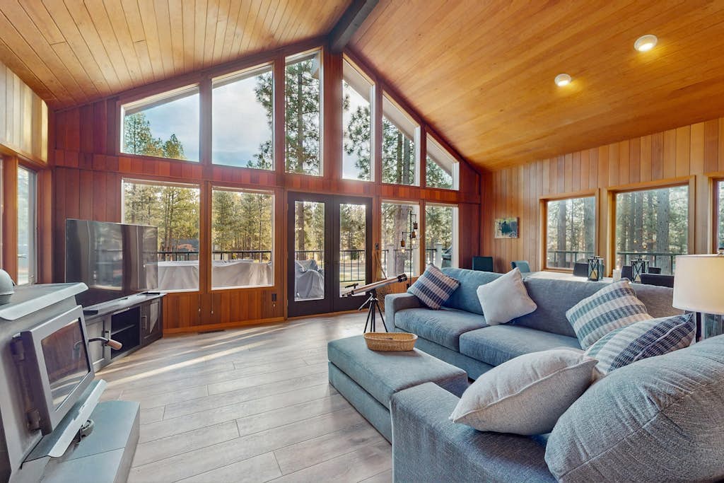 Whimsical tree-lined stay with wood stove, AC, shared amenities, and large deck