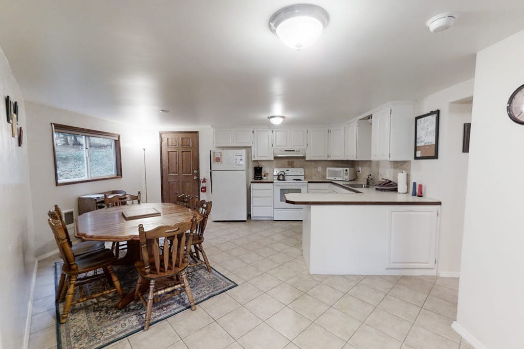 Wonderful Home Close to Lake w/Private W/D, WiFi, Gas Fireplace - 2 Dogs Okay