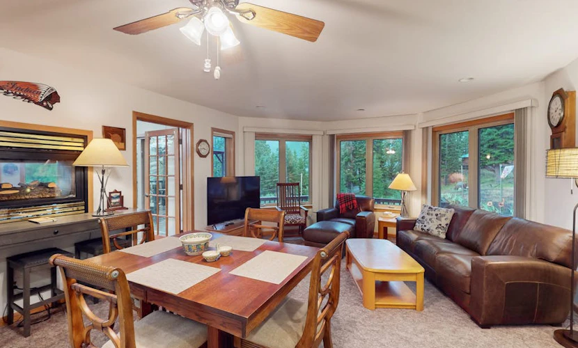 Nature’s Perfect Retreat: Wallowa Lookout - Stunning Views, Cozy Comfort