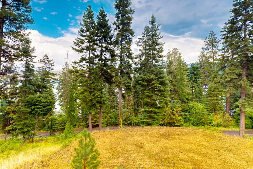 Nature’s Perfect Retreat: Wallowa Lookout - Stunning Views, Cozy Comfort
