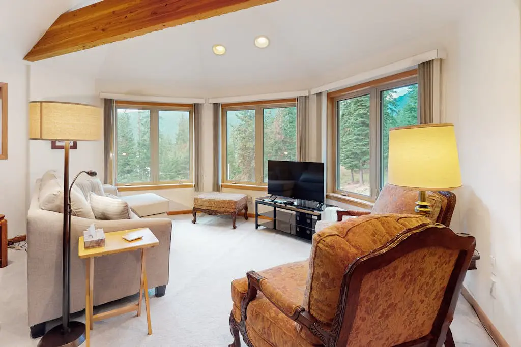 Nature's Perfect Retreat - Wallowa Lookout - Stunning Views, Cozy Comfort