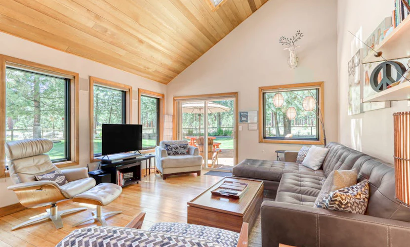 Home with a private hot tub, shared pool, & National Forest at your backdoor