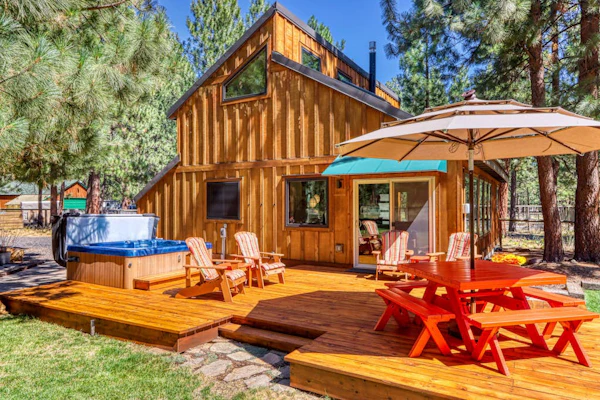 Home with a private hot tub, shared pool, & National Forest at your backdoor