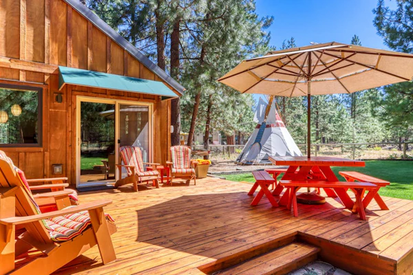 Home with a private hot tub, shared pool, & National Forest at your backdoor