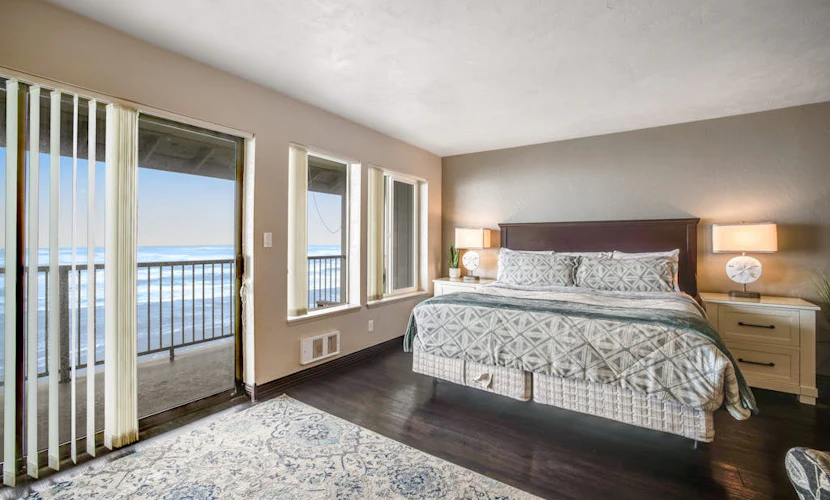 Convenient oceanfront studio condo with ocean view and seasonal pool