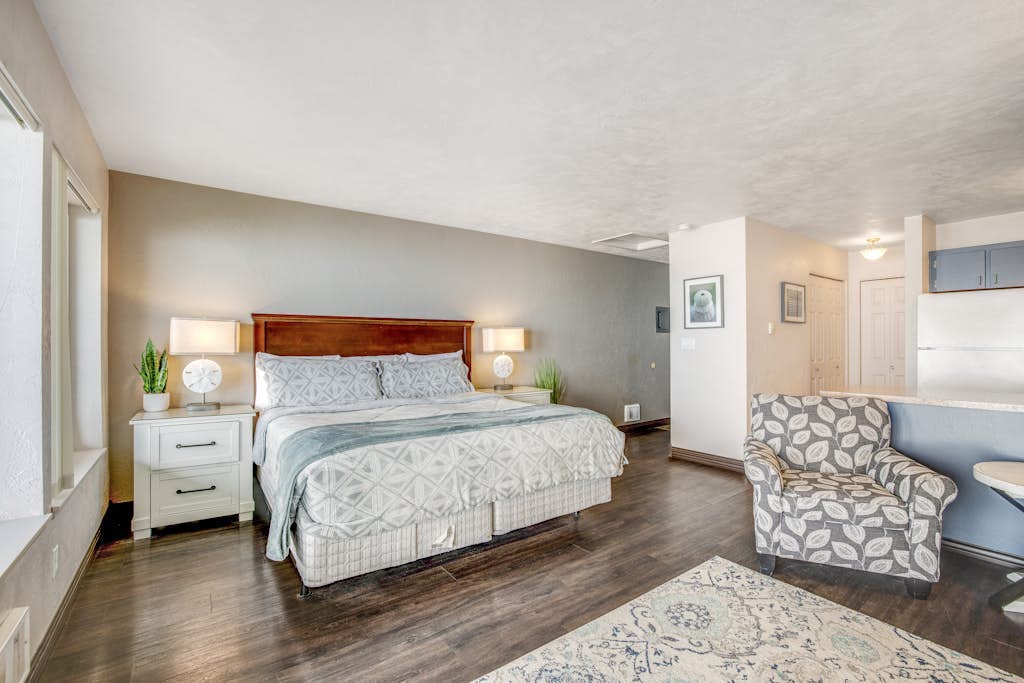 Convenient oceanfront studio condo with ocean view and seasonal pool