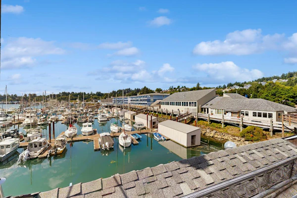 Second Floor Condo with Marina View, High-Speed WiFi, Water View, and Balcony