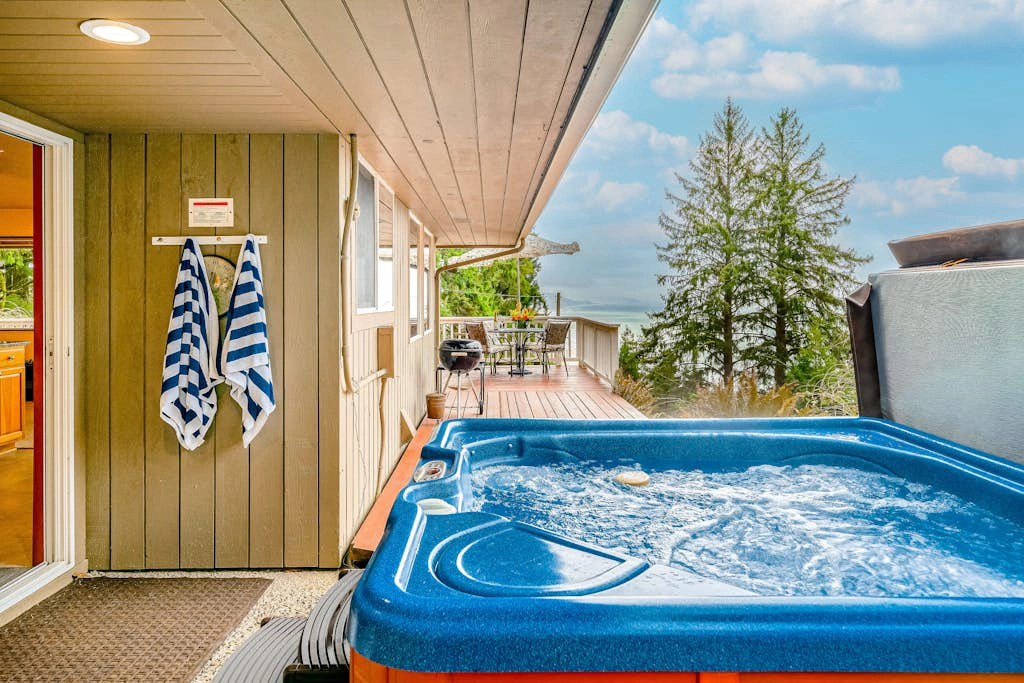 Inviting home with spectacular view, hot tub, balcony, fireplace, & W&D