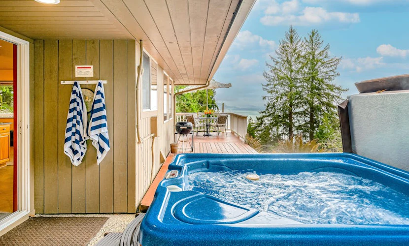 Inviting home with spectacular view, hot tub, balcony, fireplace, & W&D