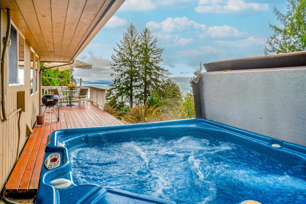 Inviting home with spectacular view, hot tub, balcony, fireplace, & W&D