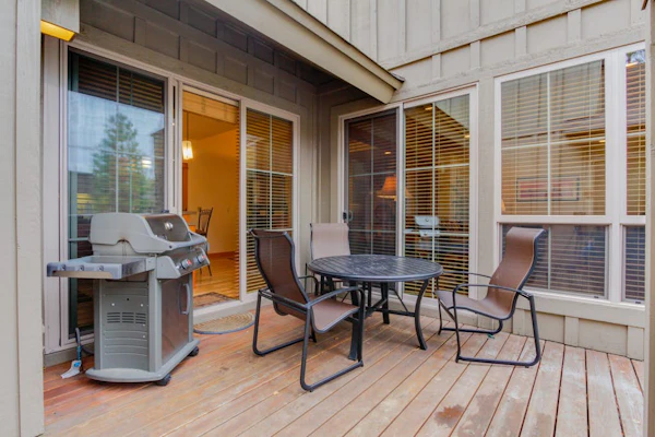 Luxury Condo with SHARC Access & Village with hot tub - Dog-Friendly