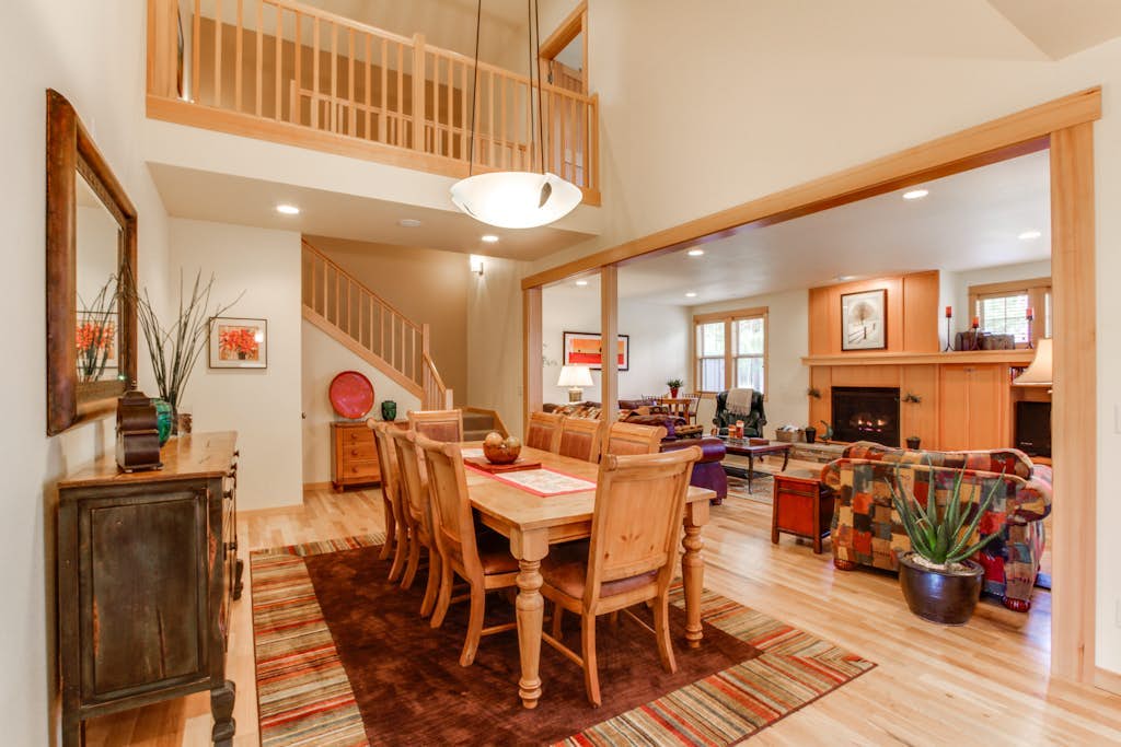 Luxury Condo with SHARC Access & Village with hot tub - Dog-Friendly