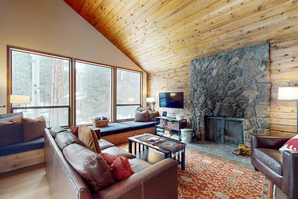 Dog-friendly house with pool, hot tub, fitness room, fireplace, grill, & deck