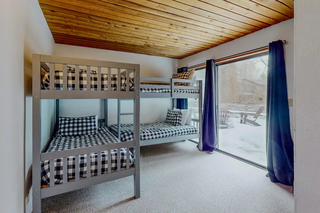 Dog-friendly house with pool, hot tub, fitness room, fireplace, grill, & deck
