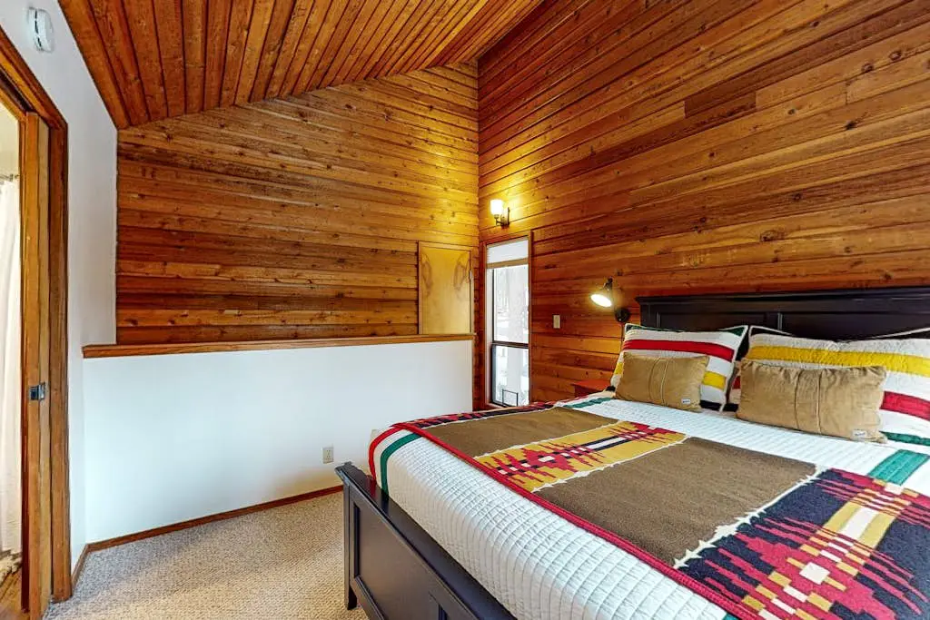 Dog-friendly house with pool, hot tub, fitness room, fireplace, grill, & deck