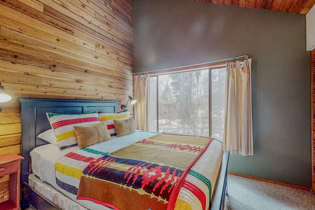 Dog-friendly house with pool, hot tub, fitness room, fireplace, grill, & deck