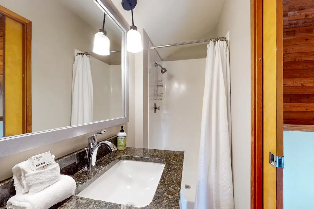Dog-friendly house with pool, hot tub, fitness room, fireplace, grill, & deck