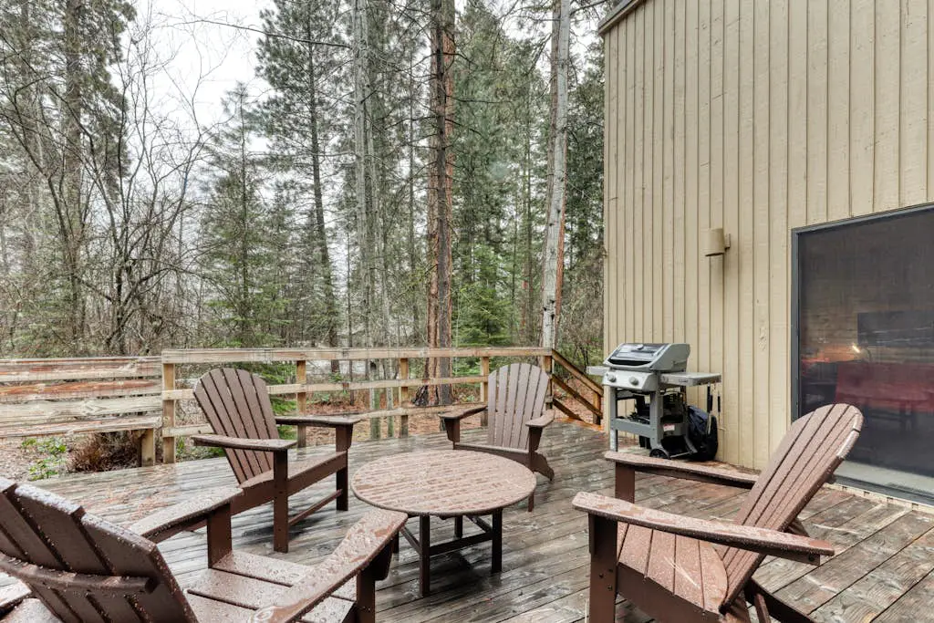 Dog-friendly house with pool, hot tub, fitness room, fireplace, grill, & deck
