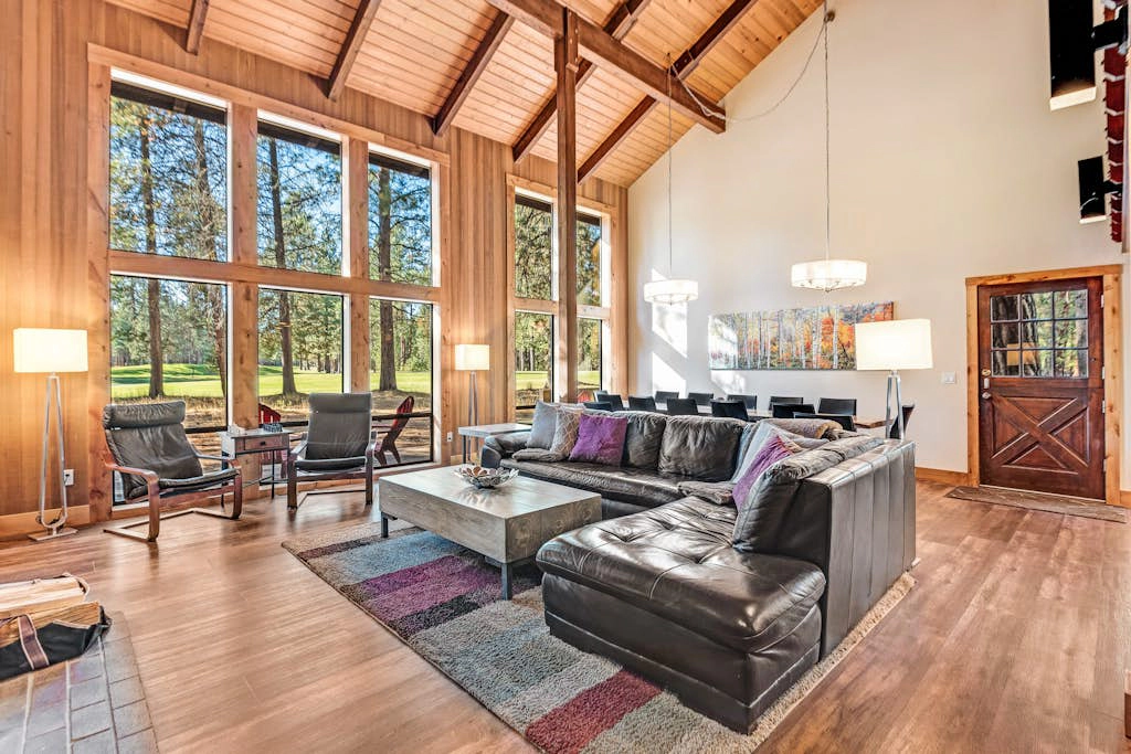 Welcoming Lodge-Style Home Perfect for Family Gatherings