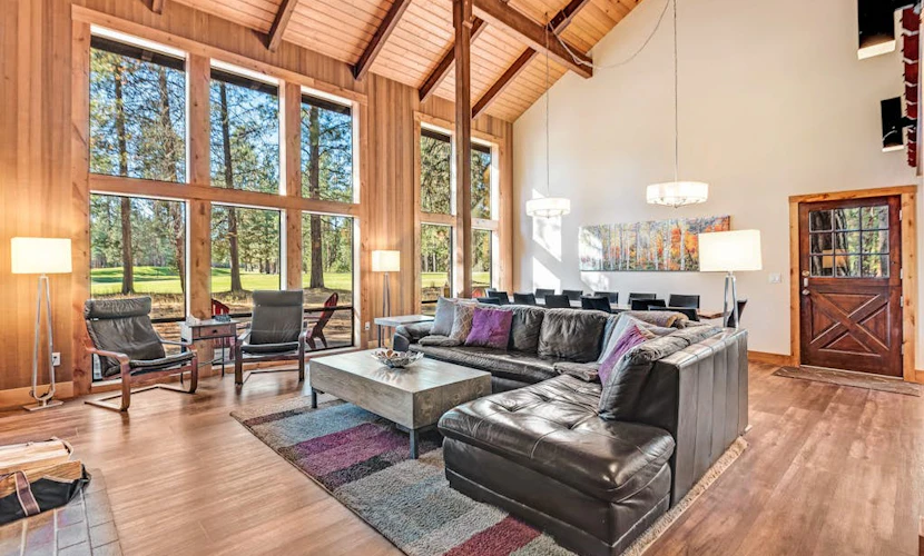 Welcoming Lodge-Style Home Perfect for Family Gatherings