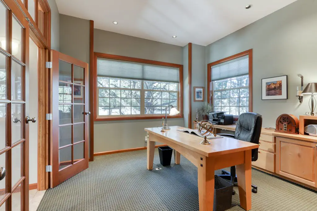 Charming home on golf course with shared pool, hot tub & resort amenities