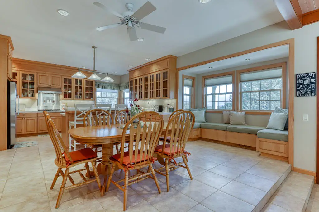 Charming home on golf course with shared pool, hot tub & resort amenities
