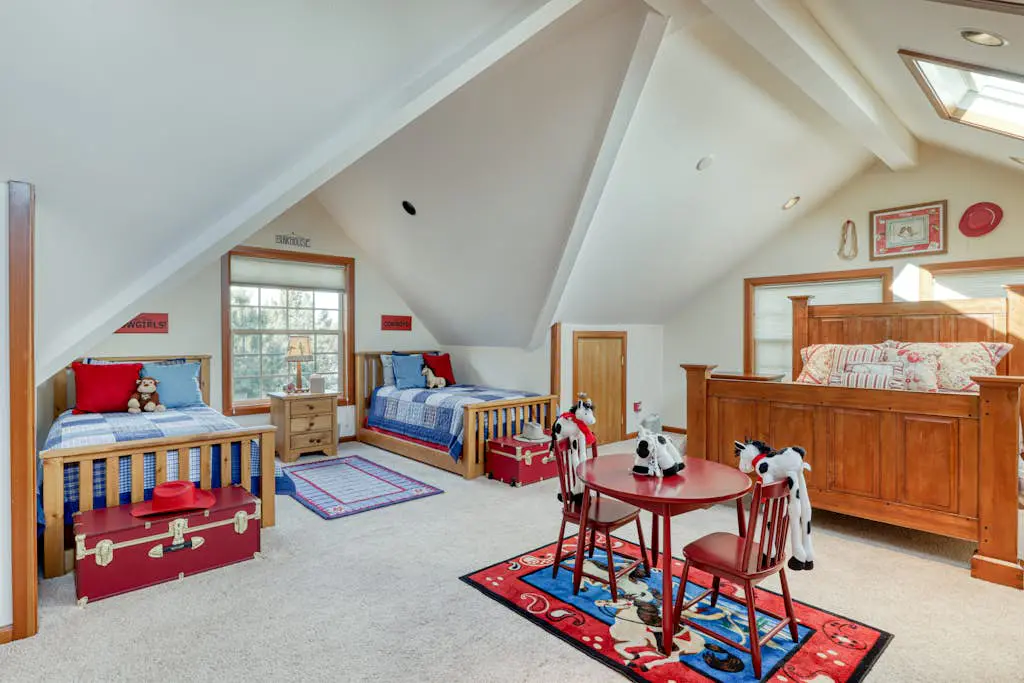Charming home on golf course with shared pool, hot tub & resort amenities
